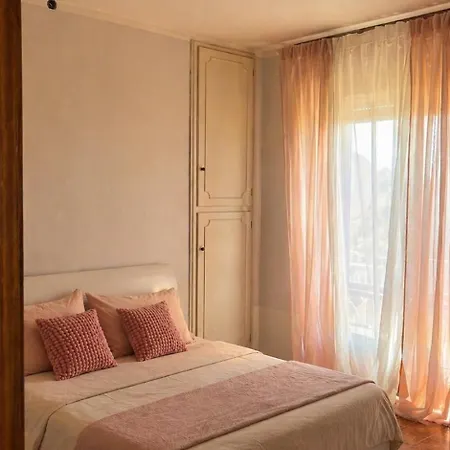 Bright Overlooking The Unesco Hills *